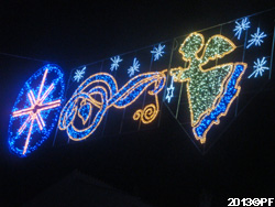 Christmas decorations on site in La Campana