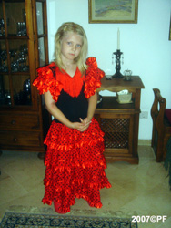 Julia i sin nya Flamencoklnning