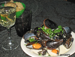 The result, a real GI meal, mussels and humus