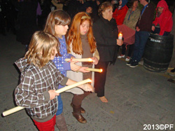 The children carried live candles, some went barefooted