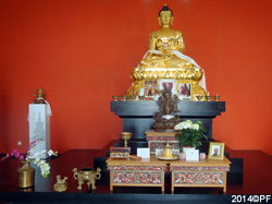 Buddhastaty inne i templet